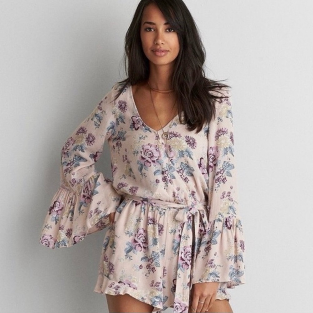 NWT American Eagle Outfitters Bohemian Floral Bell Sleeve Romper w/Pockets, Med